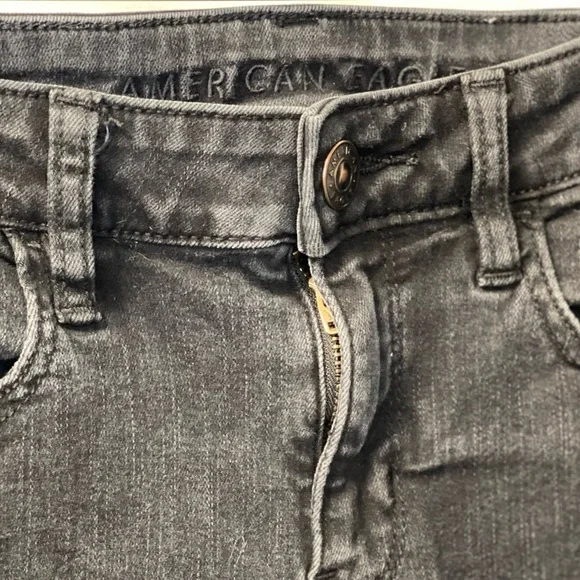 NWOT American Eagle women’s black distressed jegging jeans. Size 4R - Picture 6 of 9